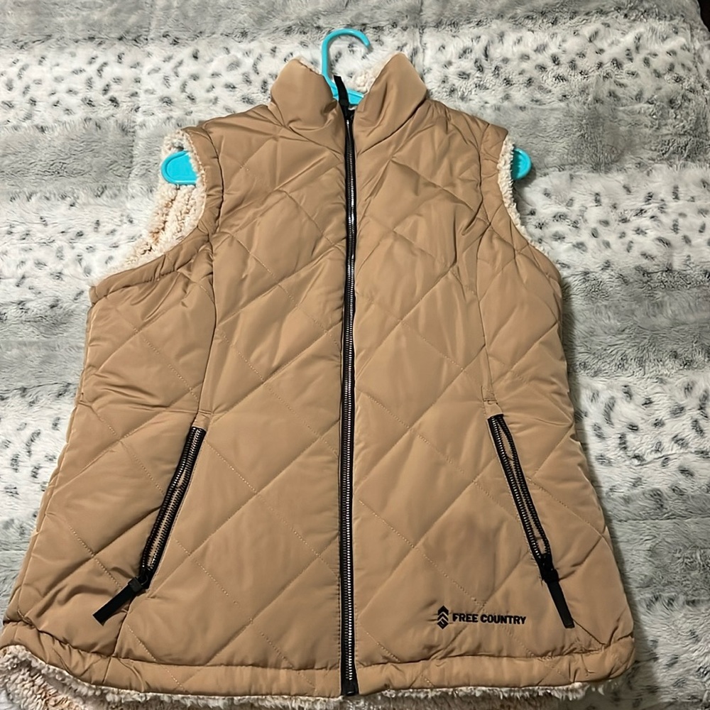 Free Country Vest. NWOT. Never worn Size Large. Lost weight can’t fit.